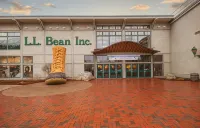 Casco Bay Inn Hotels in Gray