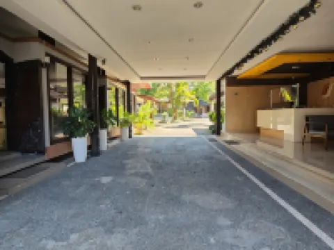 Ikhtiar Surya Hotel Hotels in Giri