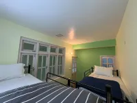 Zu-Zu Hostels Hotels in 