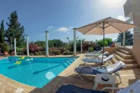 Wonderful Quiet Area, Completely Privacy, Large Private Pool, Colourful Garden - 3 stjerner