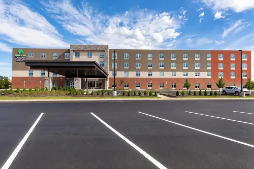 Holiday Inn Express & Suites CHICAGO - HOFFMAN ESTATES by IHG - Pet friendly