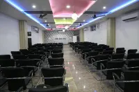 Hotel Dhanraj Palace