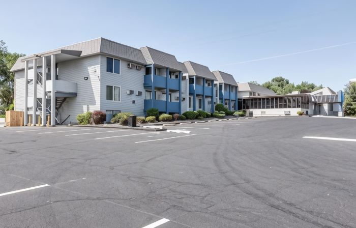 Days Inn & Suites by Wyndham Spokane