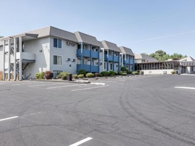 Days Inn & Suites by Wyndham Spokane
