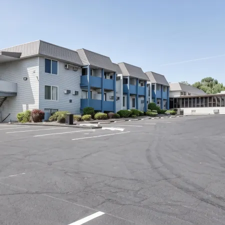 Days Inn & Suites by Wyndham Spokane