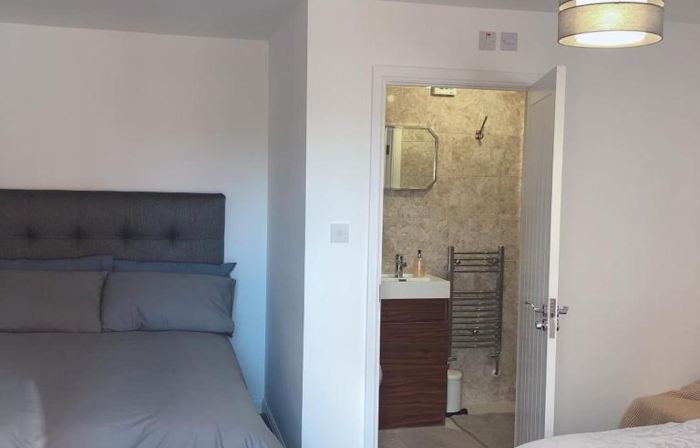 Studio Self Contained Flat Free Parking
