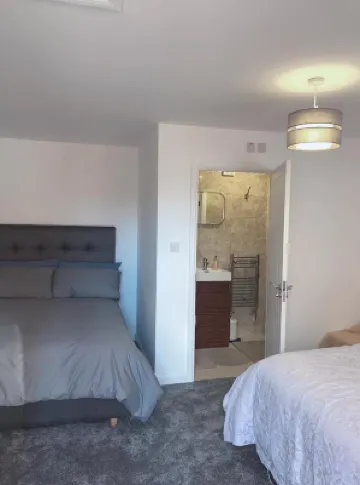 Studio Self Contained Flat Free Parking