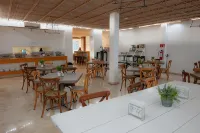 Howard Johnson Leon Avenida - Desayuno