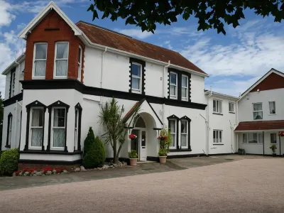 Broadshade Holiday Apartments Hotels in Galmpton