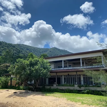 Koh Chang Bailan Beach Resort Отели рядом с достопримечательностью «Бан Банг Бао»