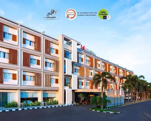 Swiss-Belinn Cibitung Hotels near Cibeureum Lake