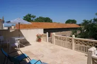 Le Petit Molière Hotels in Neffies