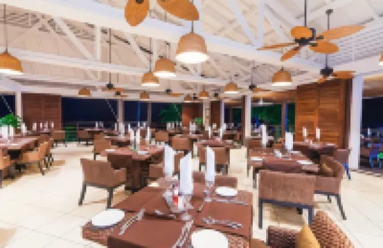 로열 비치 호텔 암바토로아카