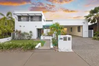 Zenlux 濱水豪宅無邊泳池影院 貝維尤住宿飯店