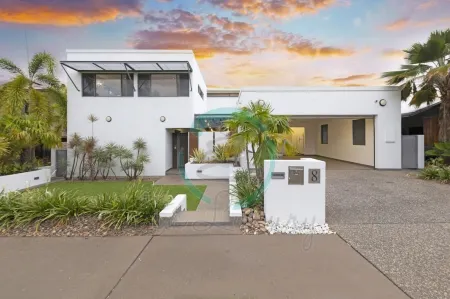 Zenlux Waterfront Mansion Infinity Pool Cinema Отели в г. Bayview