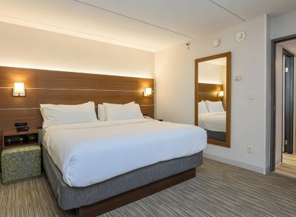 Holiday Inn Express Milwaukee-West Medical Center