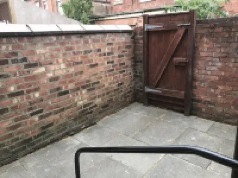Bright Spacious 3-Bed with Office & Patio, Preston