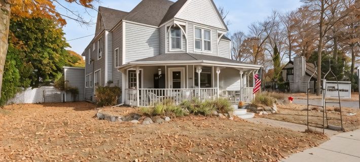 Charlevoix House - the Northside Hotels in Charlevoix