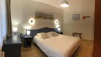 Logis Hôtel la Demeure du Perron Hotel di Teurtheville-Bocage