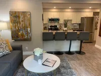 Relaxing 1 Bedroom Suite - 5 minutes from the beach!