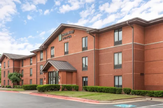 小石城西區美迪卡中心附近梅恩斯泰套房酒店