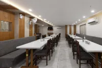 Hotel the Grand Dipak فنادق في Junagadh