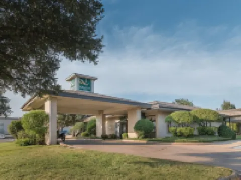 Quality Inn Hotels in Ennis