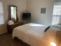 Close to Disney Dam the off-road adventurer and great cove for paddle-boarding