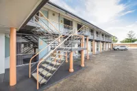 Nightcap at Horse and Jockey Hotel Hotels in Warwick