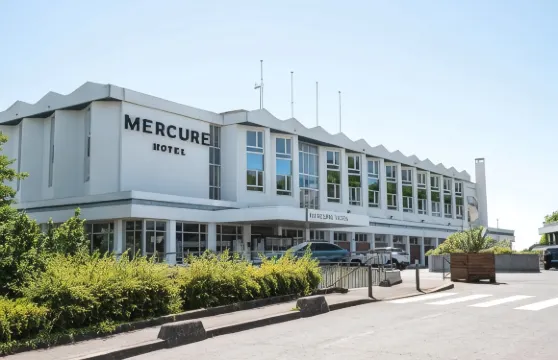 內福爾盧爾橋美居酒店