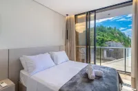Building With Swimming Pool Next to Balneario Shopping in BC - TSO Hotels in Camboriú