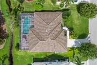 Pristine Luxury Heated Pool Home on the Golf Course St Andrews Square附近的飯店