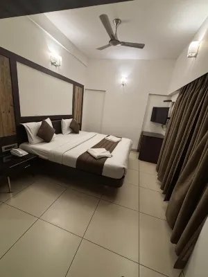 Westland Hotel Hotels near (Reliance Mart)Shri Kannan Departmental Store (P) Ltd.