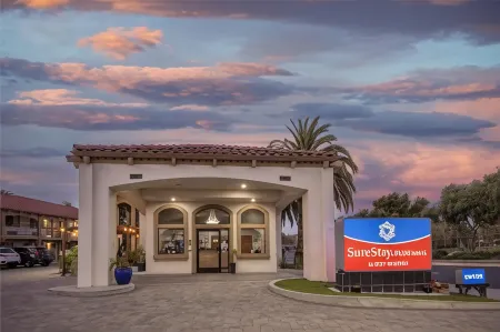 SureStay Plus by Best Western Santa Clara Silicon Valley Отели рядом с достопримечательностью «Калифорниас Грэйт Америка»