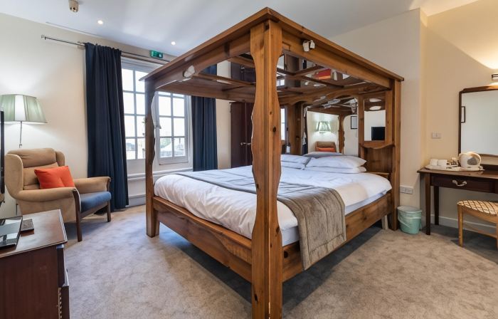 The George Hotel