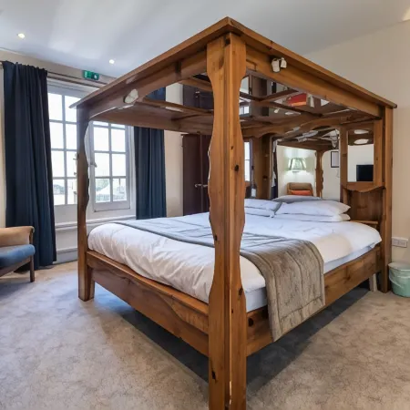 The George Hotel
