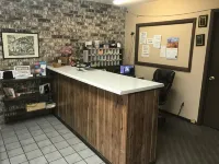 Budget Host Village Inn - parking
