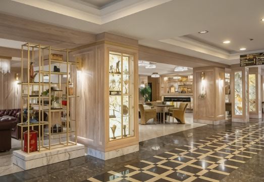 3. 호텔 차르니 포..