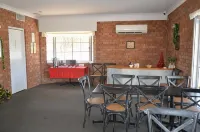 亞歷山大汽車旅館