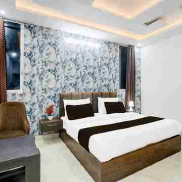 Super Townhouse Shaheed Path Near Ambedkar University Formerly Kings Paradise Rooms