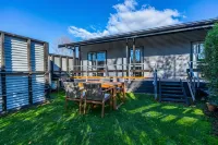 Black on Grey Hotels in Geraldine