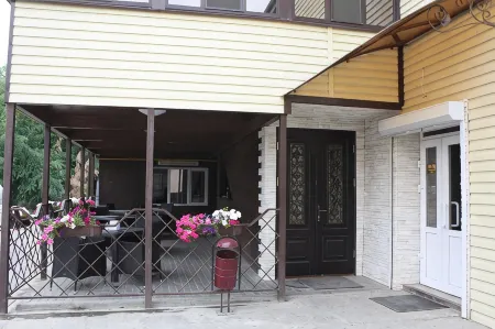 Ashhabad Hotel Отели рядом с достопримечательностью «Памятник Омару Хайяму»