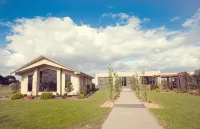 Quality Suites DOlive Hotels near Werribee Open Range Zoo