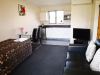 Aston Court Motel - Motels