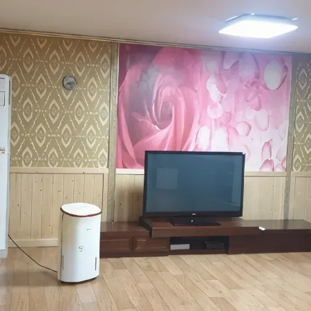 Jecheon Gomuseorisan Lodge Pension Отели рядом с достопримечательностью «Храм Токчуса»