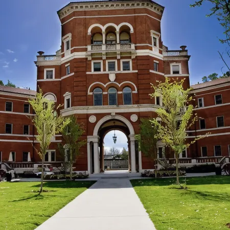 CAMPUS COTTAGE, GREAT LOCATION