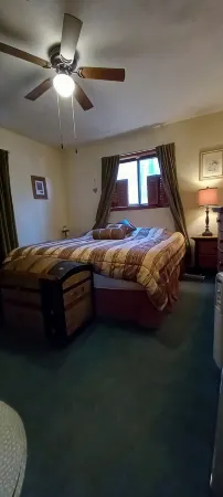 Beautiful Mountain Chalet with views, ski, golf, lake and pro Mt. bike trails.