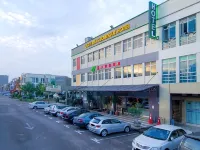 Eight Days Boutique Hotel - Mount Austin - parking