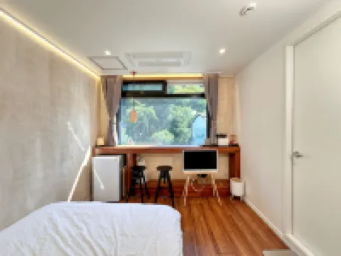 Sokcho Floating Whale Seorak Dojeok Waterfall Stay Hotels in Inje-gun