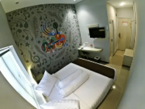 Front One Boutique Brani Solo Hotels near Museum Dullah